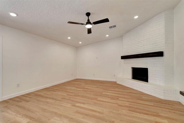 1211 Mere Drive, Pinehurst, TX 77362