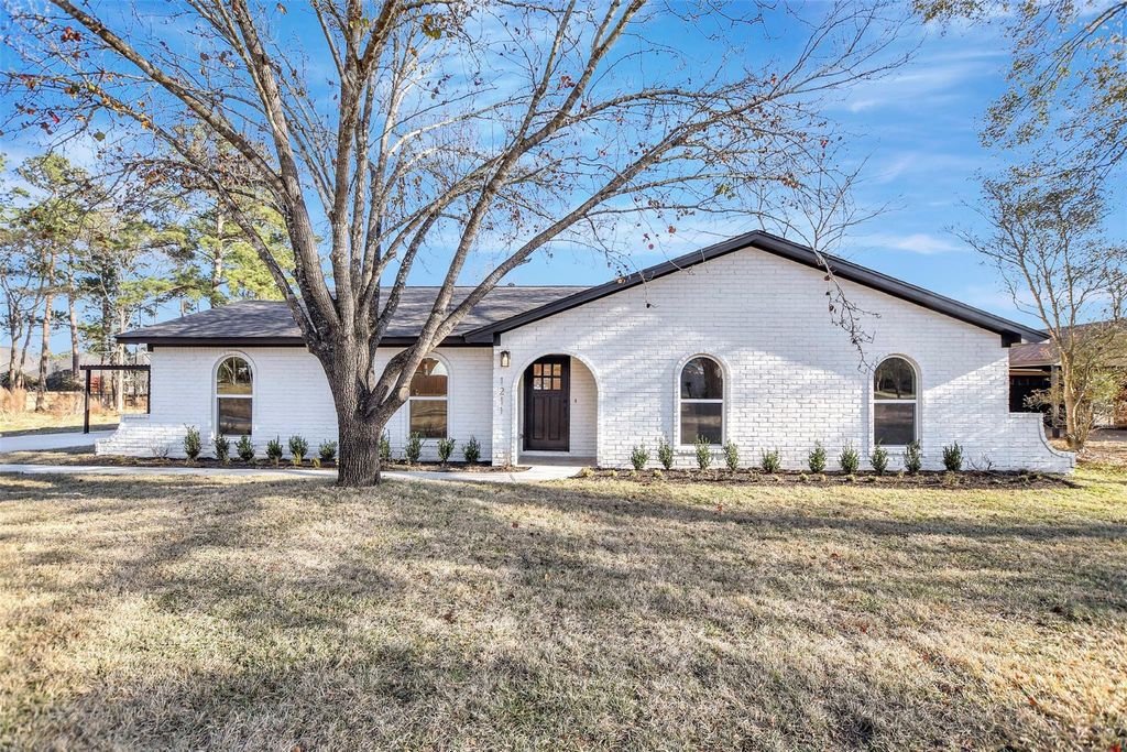 1211 Mere Drive, Pinehurst, TX 77362