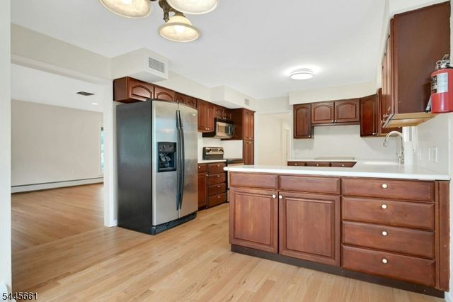26 Alpine Dr, Wayne Twp., NJ 07470
