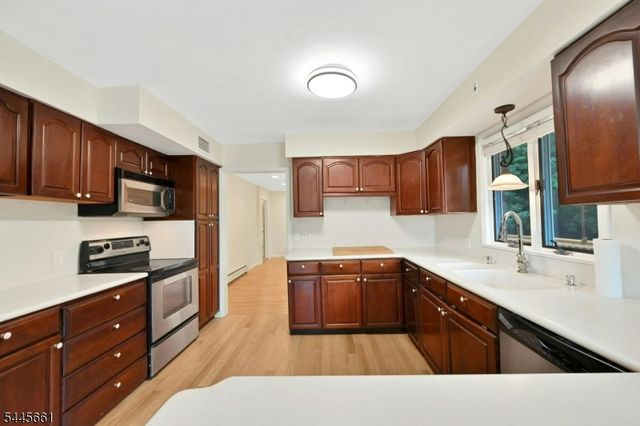 26 Alpine Dr, Wayne Twp., NJ 07470