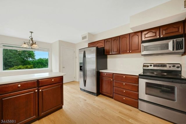 26 Alpine Dr, Wayne Twp., NJ 07470