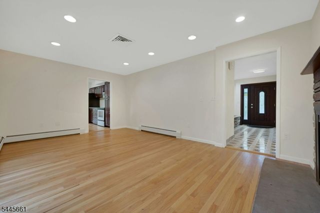 26 Alpine Dr, Wayne Twp., NJ 07470