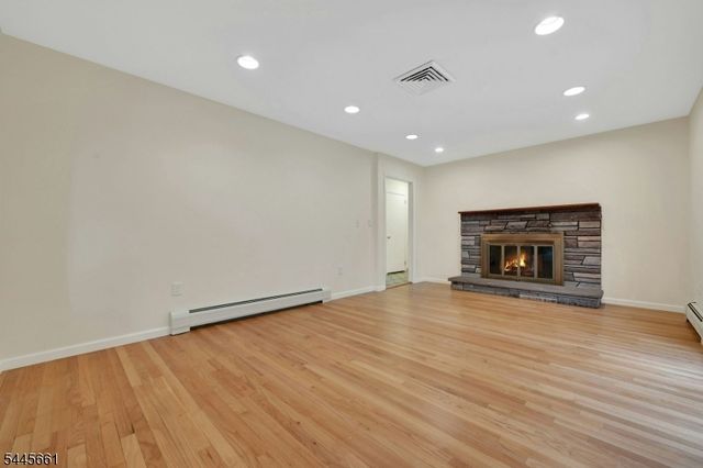 26 Alpine Dr, Wayne Twp., NJ 07470