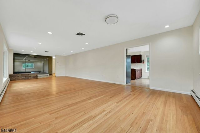 26 Alpine Dr, Wayne Twp., NJ 07470