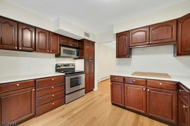 26 Alpine Dr, Wayne Twp., NJ 07470