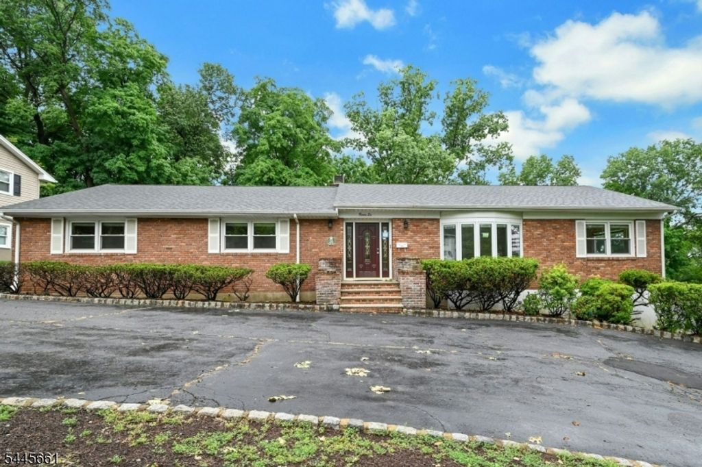 26 Alpine Dr, Wayne Twp., NJ 07470