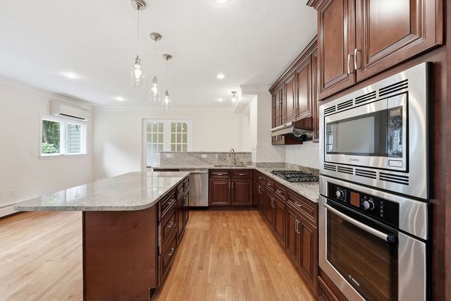 8 Wilson St, Wellesley, MA 02482