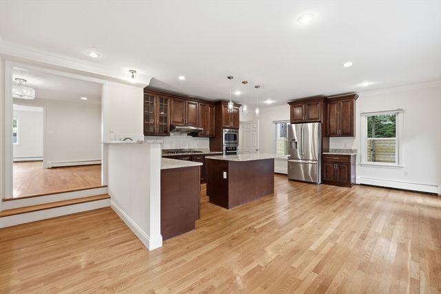 8 Wilson St, Wellesley, MA 02482