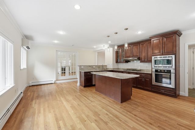 8 Wilson St, Wellesley, MA 02482