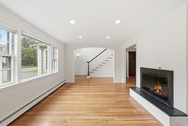 8 Wilson St, Wellesley, MA 02482