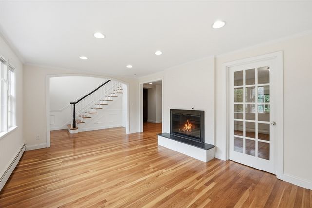 8 Wilson St, Wellesley, MA 02482