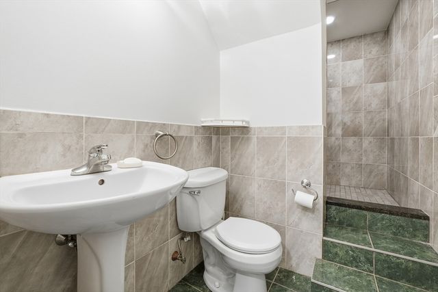 8 Wilson St, Wellesley, MA 02482