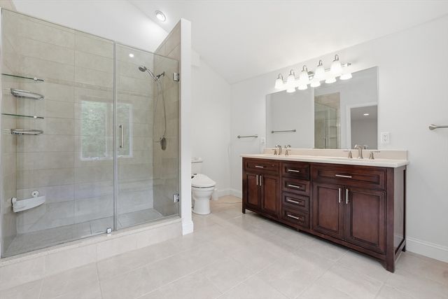 8 Wilson St, Wellesley, MA 02482