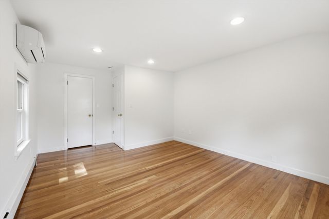 8 Wilson St, Wellesley, MA 02482