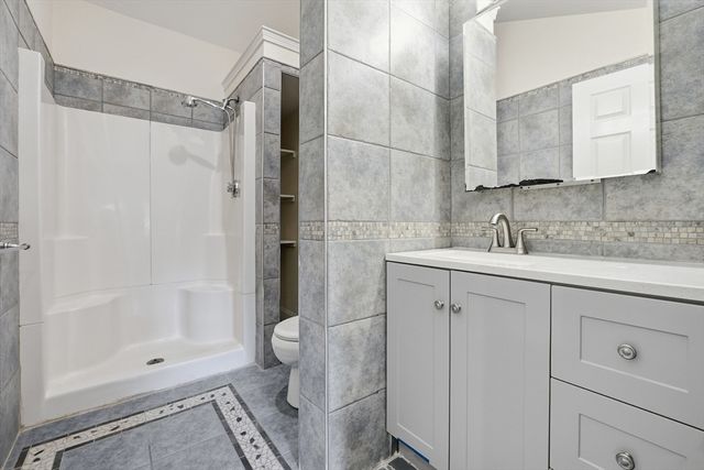 8 Wilson St, Wellesley, MA 02482