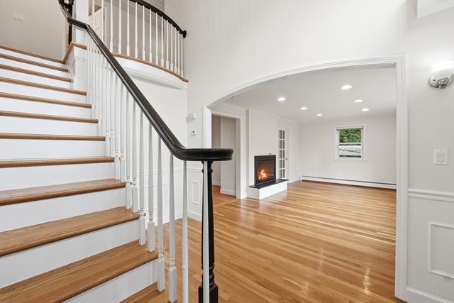 8 Wilson St, Wellesley, MA 02482