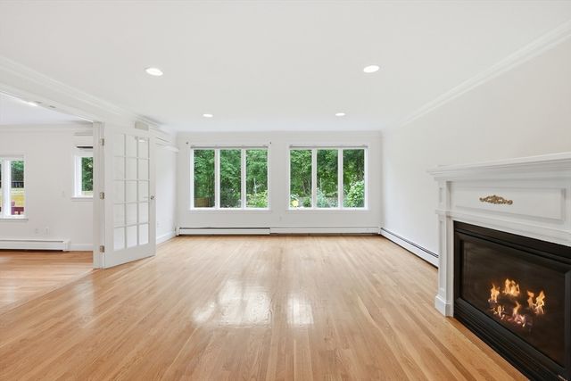 8 Wilson St, Wellesley, MA 02482
