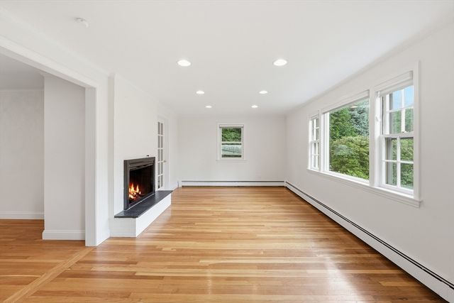 8 Wilson St, Wellesley, MA 02482