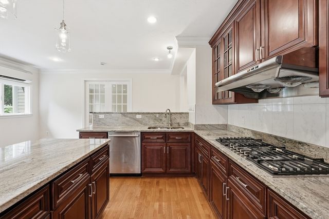 8 Wilson St, Wellesley, MA 02482