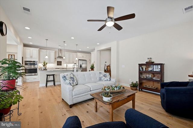 136 MALLARD DR, Lake Frederick, VA 22630