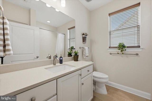 136 MALLARD DR, Lake Frederick, VA 22630