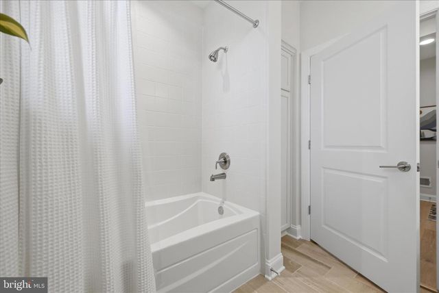 136 MALLARD DR, Lake Frederick, VA 22630
