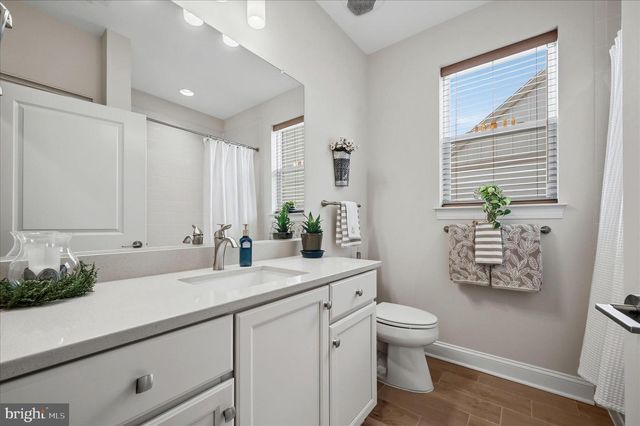 136 MALLARD DR, Lake Frederick, VA 22630