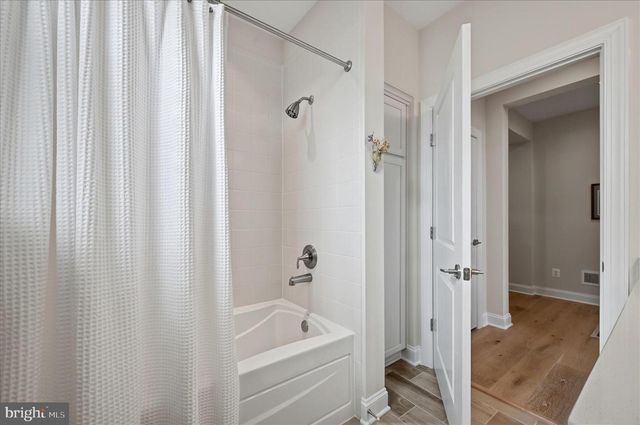 136 MALLARD DR, Lake Frederick, VA 22630