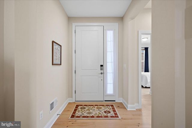 136 MALLARD DR, Lake Frederick, VA 22630