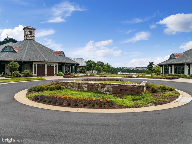 136 MALLARD DR, Lake Frederick, VA 22630