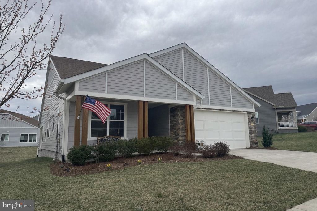 136 MALLARD DR, Lake Frederick, VA 22630