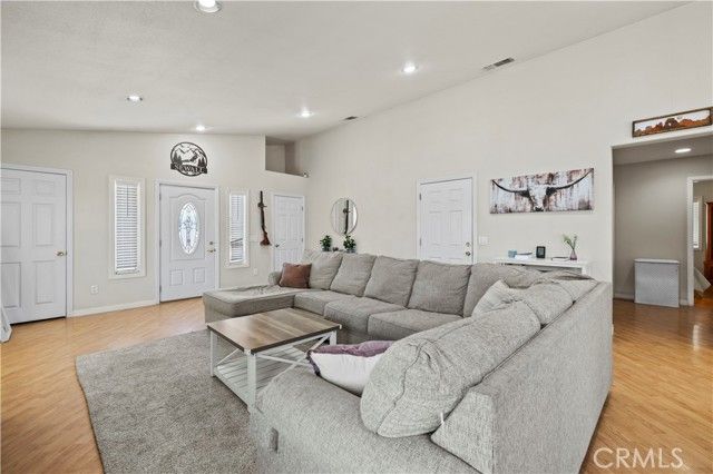 42647 Pinecliff Street, Lake Hughes, CA 93532