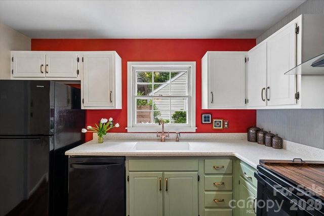 1005 Pinafore Drive, Charlotte, NC 28212