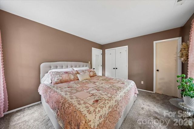 1005 Pinafore Drive, Charlotte, NC 28212