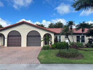 1051 Forest Lakes DR 21B, Naples, FL 34105