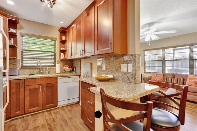 237 Farnham J, Deerfield Beach, FL 33442