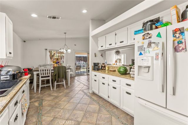 955 Peacock Dr, San Jacinto, CA 92583