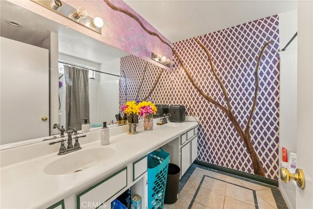955 Peacock Dr, San Jacinto, CA 92583