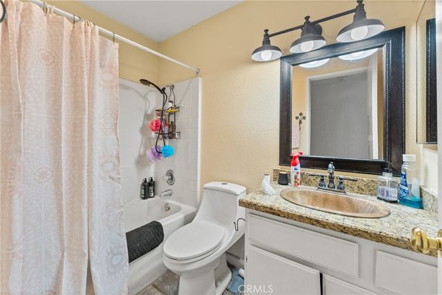 955 Peacock Dr, San Jacinto, CA 92583