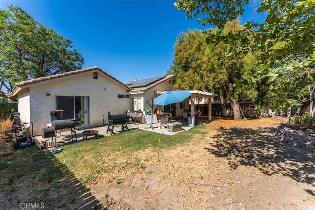 955 Peacock Dr, San Jacinto, CA 92583