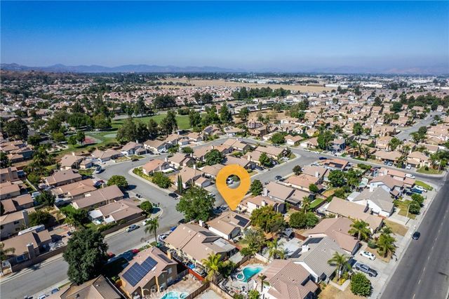 955 Peacock Dr, San Jacinto, CA 92583