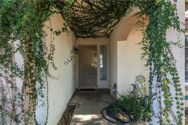 955 Peacock Dr, San Jacinto, CA 92583