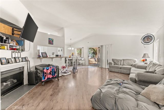 955 Peacock Dr, San Jacinto, CA 92583