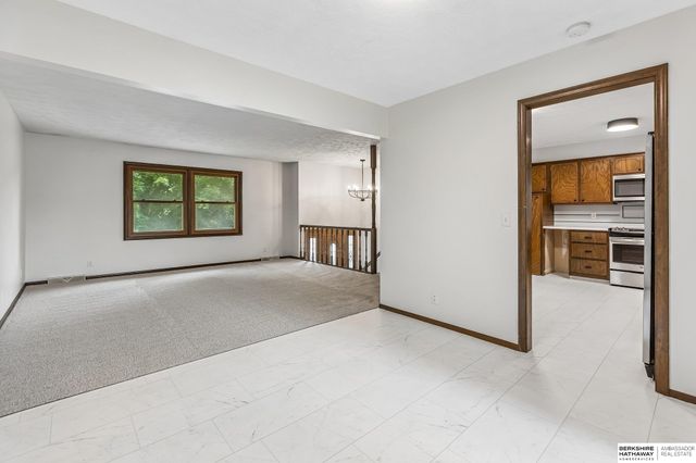 4924 N 117th Circle, Omaha, NE 68164