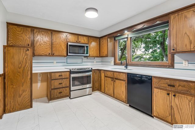 4924 N 117th Circle, Omaha, NE 68164