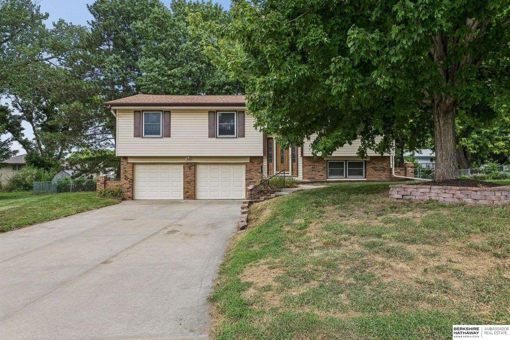 4924 N 117th Circle, Omaha, NE 68164