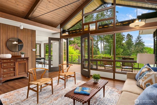 14517 Henderson Road NE, Bainbridge Island, WA 98110