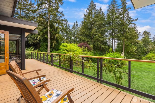 14517 Henderson Road NE, Bainbridge Island, WA 98110