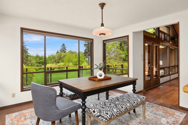 14517 Henderson Road NE, Bainbridge Island, WA 98110