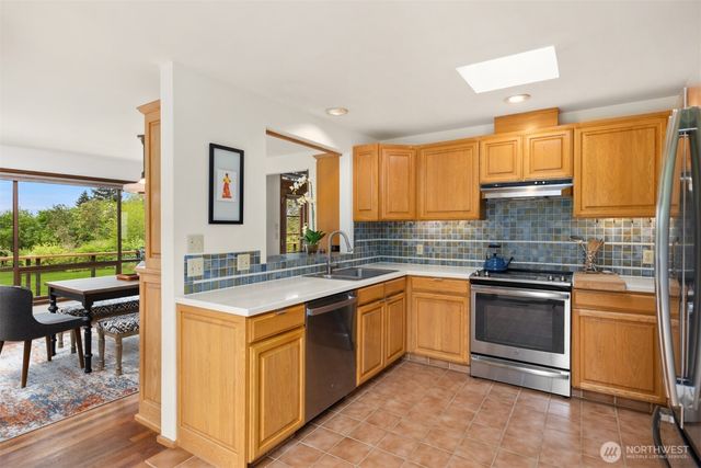 14517 Henderson Road NE, Bainbridge Island, WA 98110